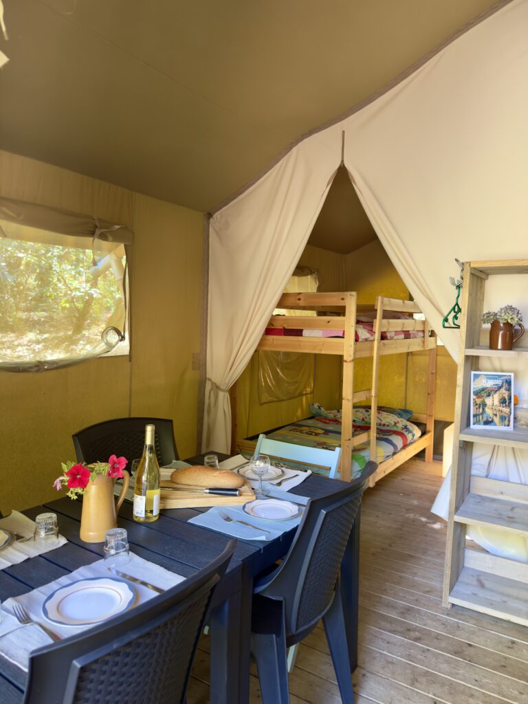 Luxe safari tent in het groen